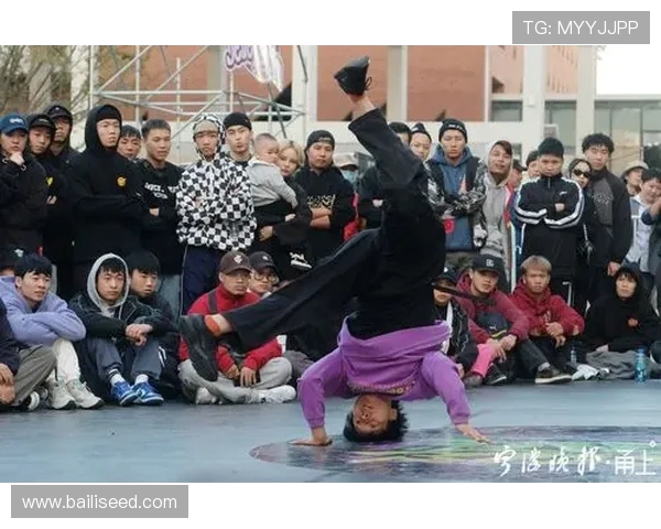 南京攀岩队在全国街舞大赛中以90分稳居积分榜首位