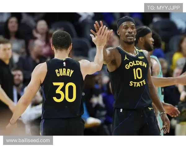 勇士与马刺激战正酣直播室全程回顾精彩瞬间与赛后分析