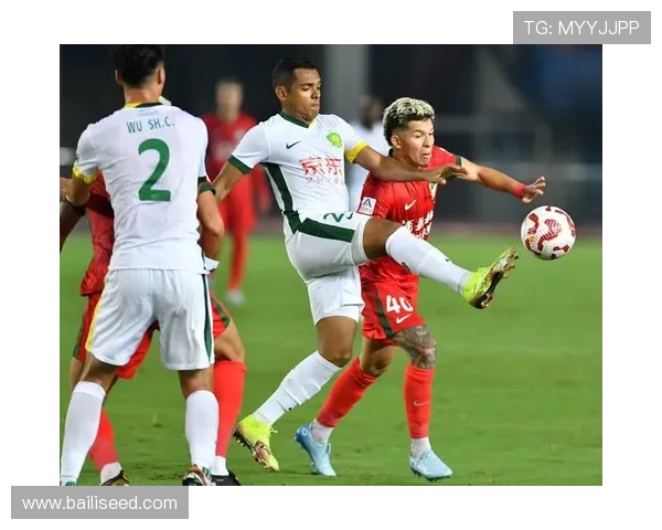 西安足球队配合引发热议球迷对战术和默契提出不同看法 西安足球队配合引发热议球迷对战术和默契提出不同看法